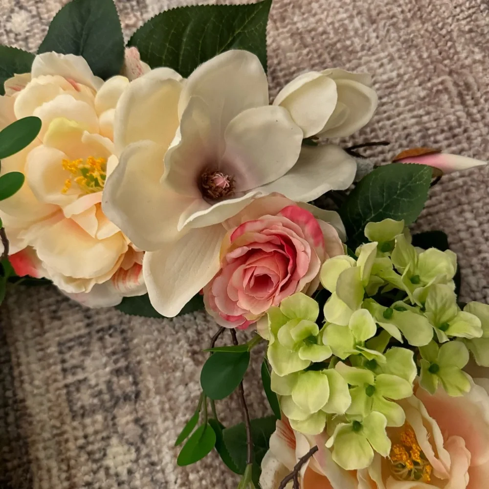 Mixed Rose / Hydrangea  |,Magnolia/ Spring Wreath 22”